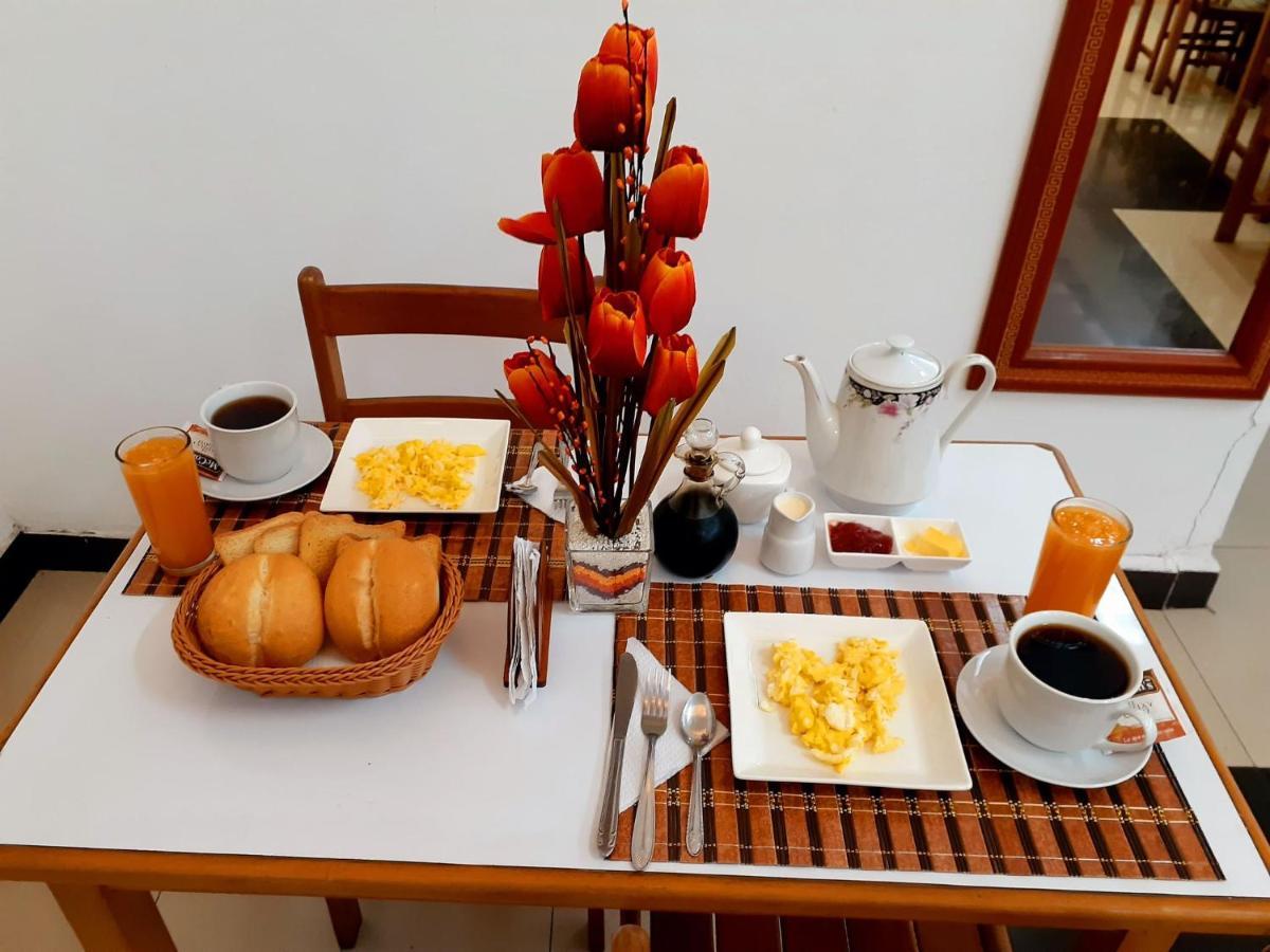 Hotel La Casa Miraflores リマ エクステリア 写真